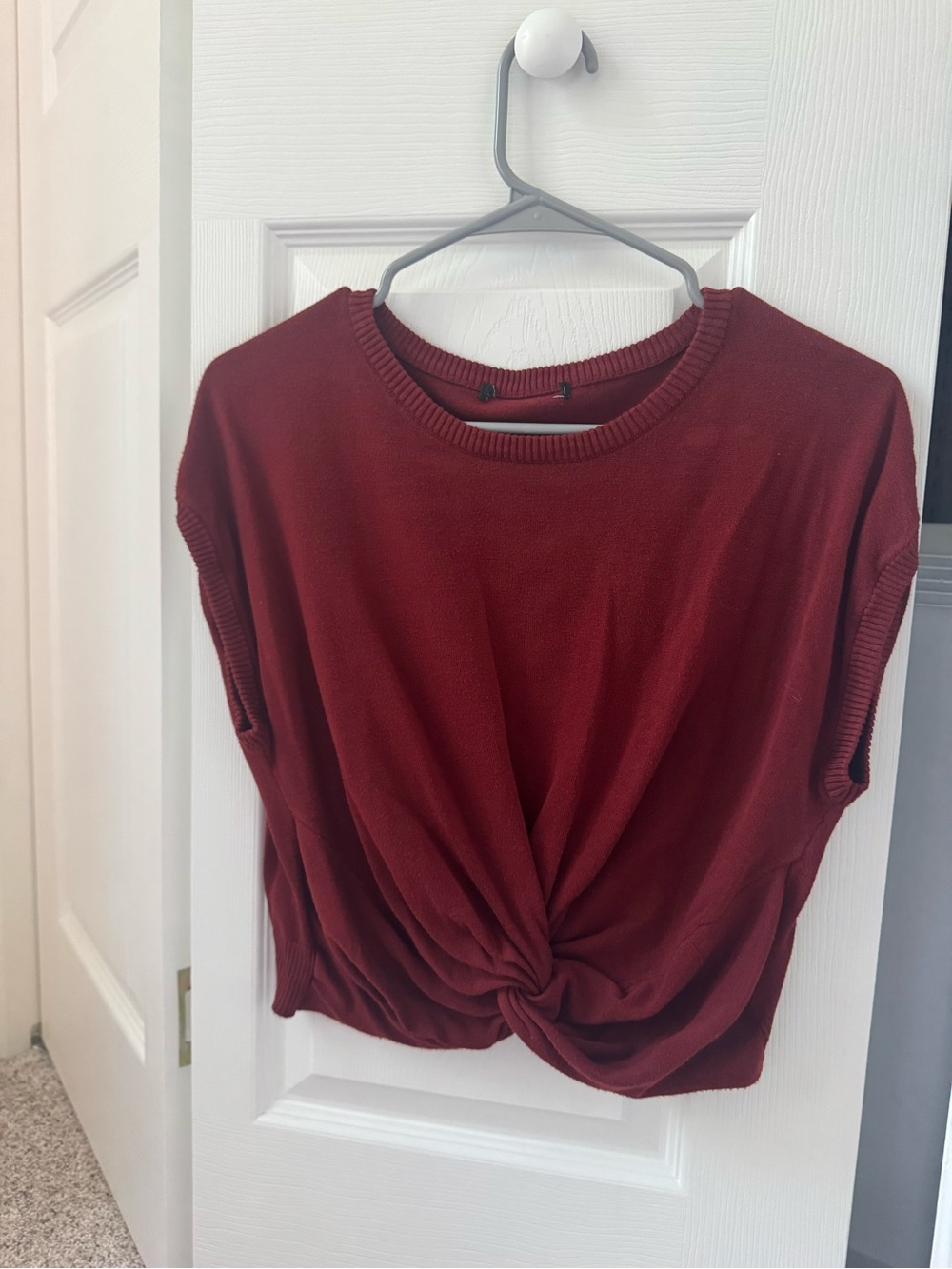 Womenโs Twisted Front Knit Top - Burgundy